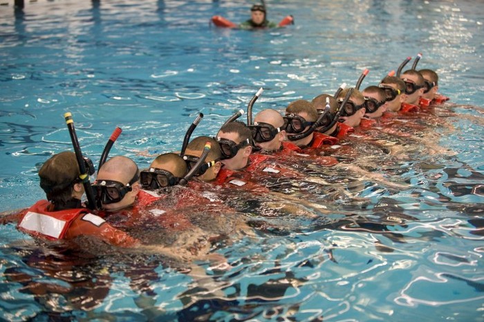 Trung tâm huấn luyện bơi cứu hộ của Bảo vệ bờ biển Mỹ ngày đầu tiên hoạt động
